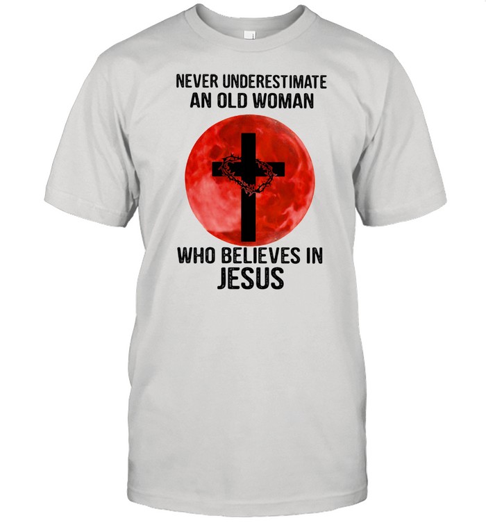 Never Underestimate An Old Woman Who Believes In Jesus Moon Blood  Classic Men's T-shirt