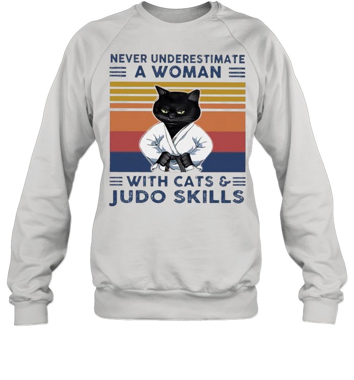 Black Cat Never Underestimate A Woman With Cats And Judo Skills Vintage shirt Unisex Sweatshirt