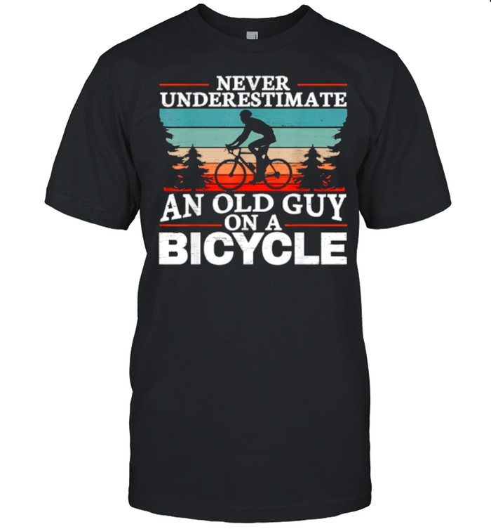 Never Underestimate An Old Guy On Cycling man Vintage T- Classic Men's T-shirt