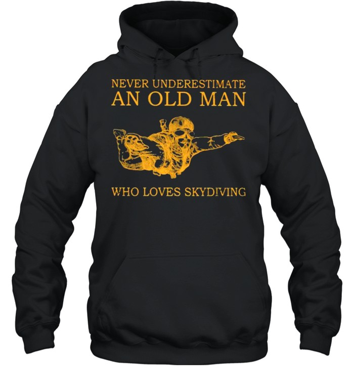 Never Underestimate An Old MAn Who Loves Skydiving  Unisex Hoodie