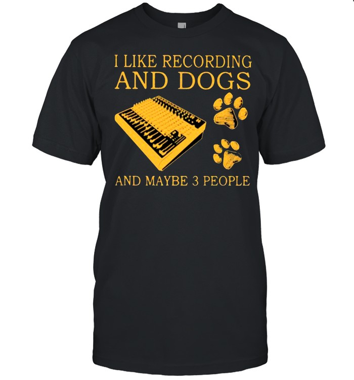 I Like Recording And Dogs And Maybe 3 People  Classic Men's T-shirt