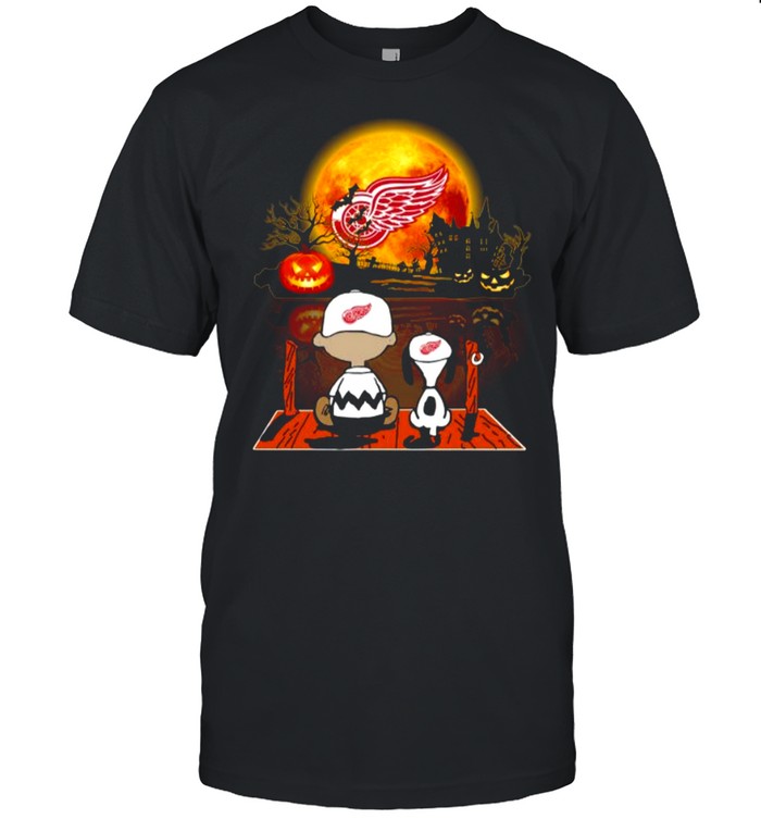 Snoopy and Charlie Brown Pumpkin Detroit Red Wings Halloween Moon shirt Classic Men's T-shirt