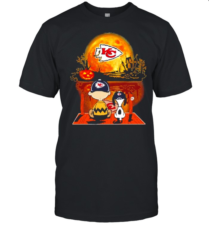 Snoopy and Charlie Brown Pumpkin Kansas City Chiefs Halloween Moon shirt Classic Men's T-shirt
