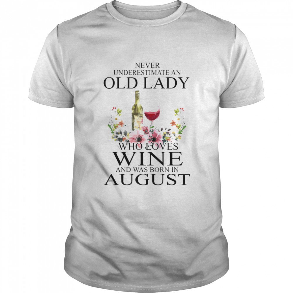 Wine Never Underestimate An Old Lady Who Loves Wine And Was Born In August  Classic Men's T-shirt