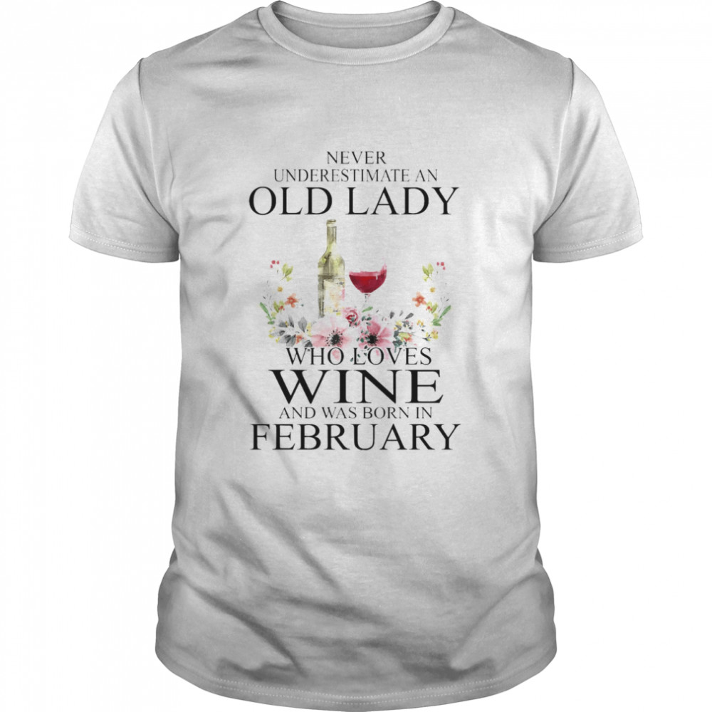 Wine Never Underestimate An Old Lady Who Loves Wine And Was Born In February  Classic Men's T-shirt