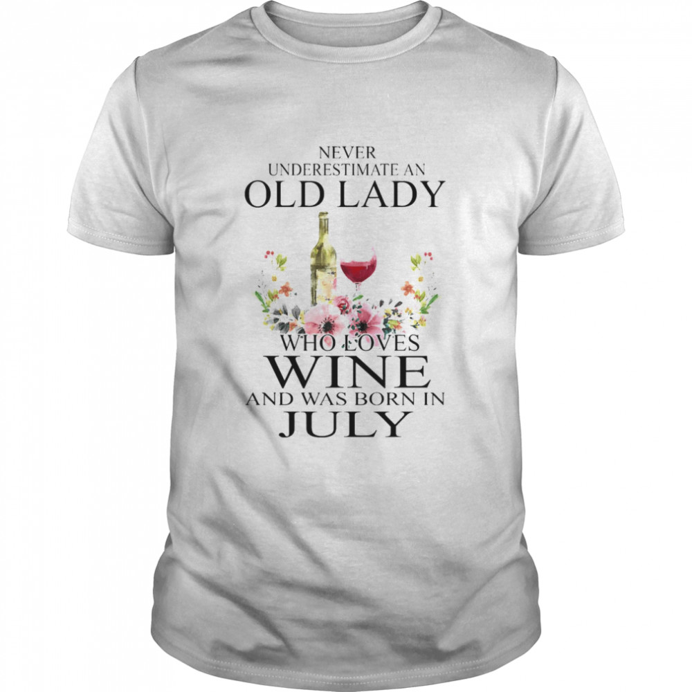 Wine Never Underestimate An Old Lady Who Loves Wine And Was Born In July  Classic Men's T-shirt